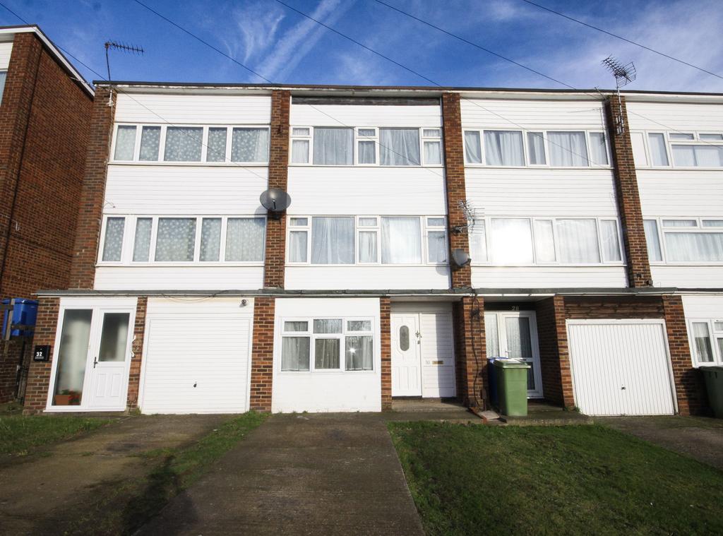 Spacious Four-Bedroom Townhouse in a Peaceful Sit