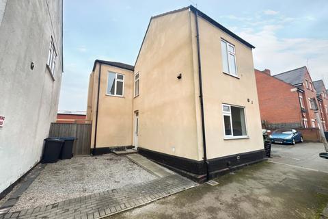 2 bedroom detached house to rent, Alma Road, Hinckley, Leicestershire