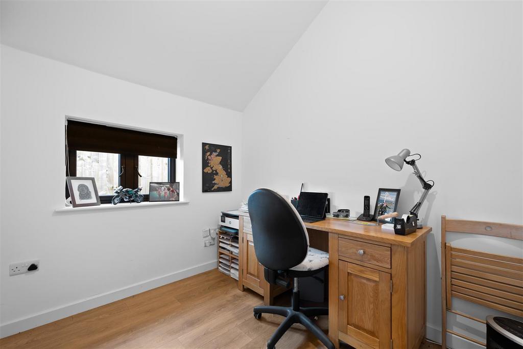 Bedroom 5/study