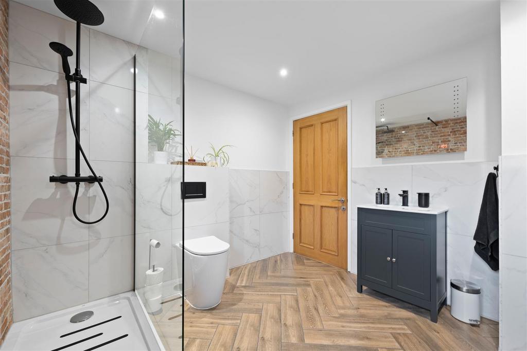 Bath/shower room