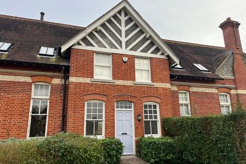 2 bedroom terraced house to rent, The Mount, Canterbury, Kent