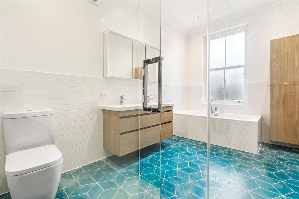 Principal Bathroom
