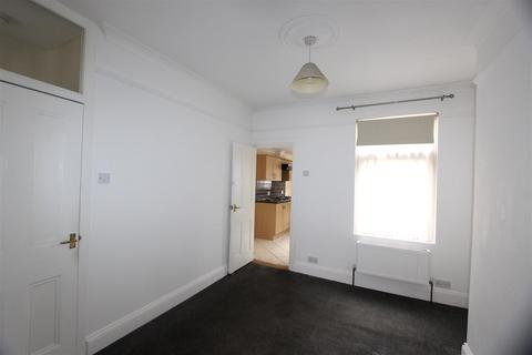 4 bedroom terraced house to rent, Windmill Road, Gillingham ME7