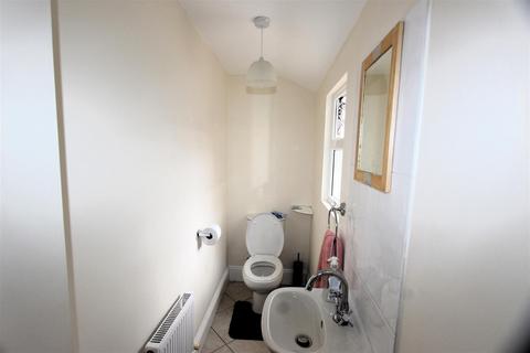 4 bedroom terraced house to rent, Windmill Road, Gillingham ME7