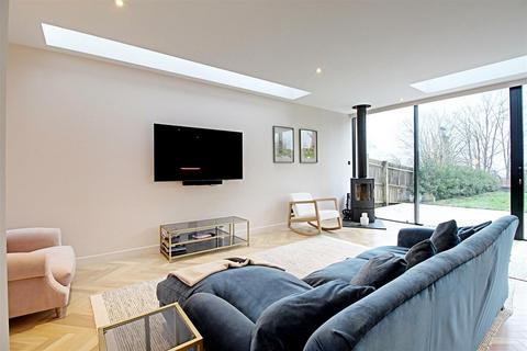 32 Ashlyns Road, Berkhamsted, HP4 3BL