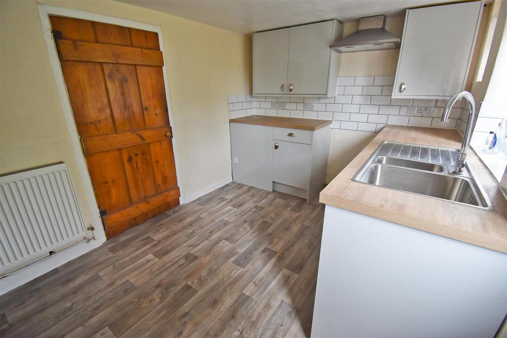 Kitchen 1.jpg