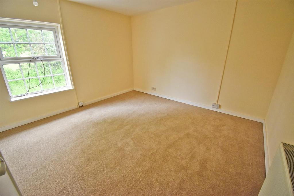 Bedroom 1.jpg