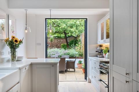 23 Bray Road, Guildford, GU2 7LQ