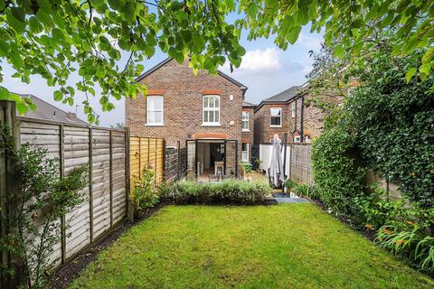 23 Bray Road, Guildford, GU2 7LQ