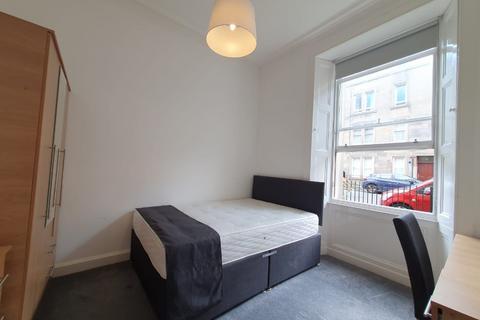 2 bedroom flat to rent, Caledonian Place, Edinburgh, EH11