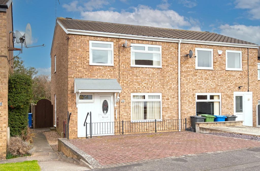 Ruston Close, Chesterfield S40 3 bed end of terrace house - £160,000
