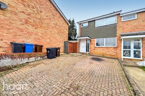 3 bedroom semi-detached house for sale, Glastonbury Close, Ipswich