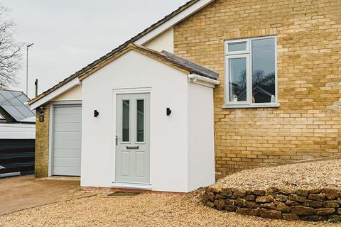 3 bedroom detached bungalow for sale, Danvers Road, Broughton, OX15