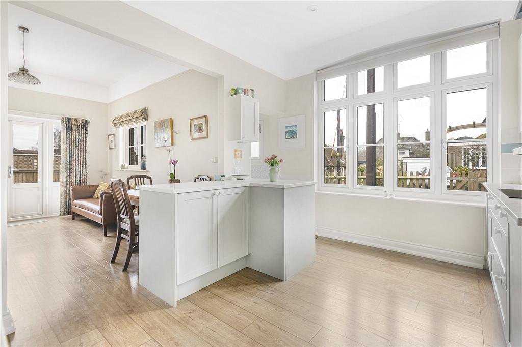 Kitchen &amp; Sitting Rm
