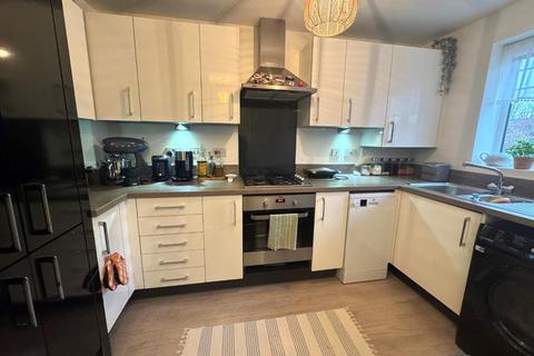 2 bedroom house to rent, Sandringham Avenue, Stratford-Upon-Avon CV37