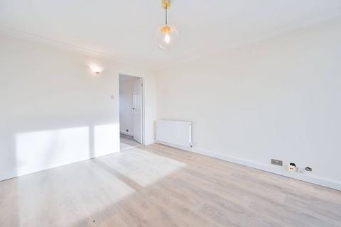 3 bedroom flat to rent, Bloomsbury Close, Ealing, London, W5