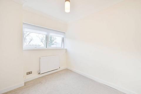 3 bedroom flat to rent, Bloomsbury Close, Ealing, London, W5