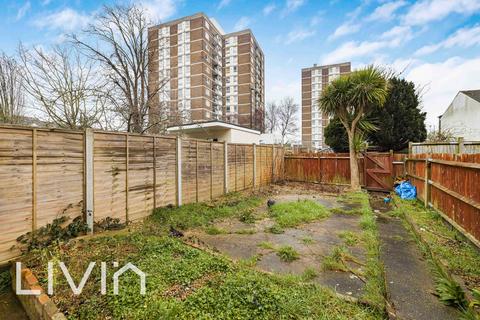 8 Stuart Road, Thornton Heath, CR7 8RA