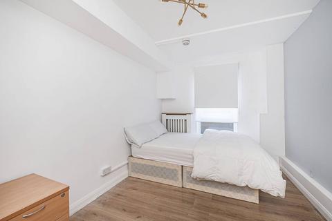 25 Samuel Close, London, E8 4SG