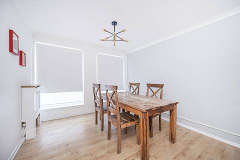 25 Samuel Close, London, E8 4SG