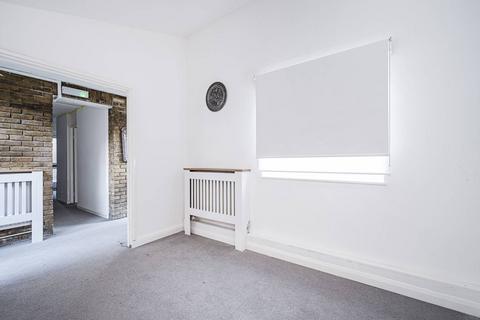 25 Samuel Close, London, E8 4SG