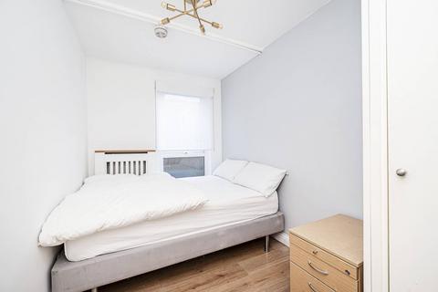 25 Samuel Close, London, E8 4SG