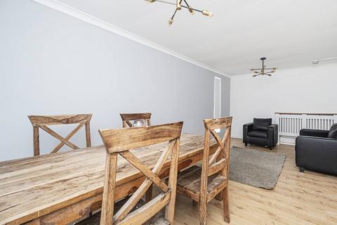 25 Samuel Close, London, E8 4SG