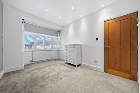 132 Bridgewood Road, Worcester Park, KT4 8XS