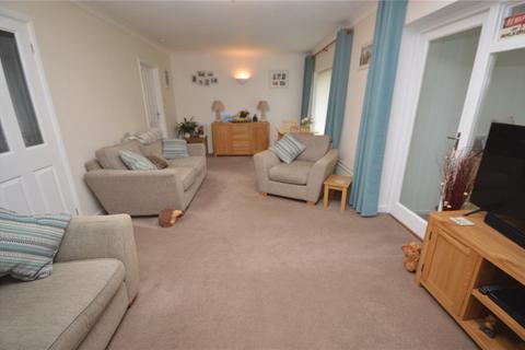 2 bedroom bungalow for sale, Truro Gardens, Luton, Bedfordshire, LU3