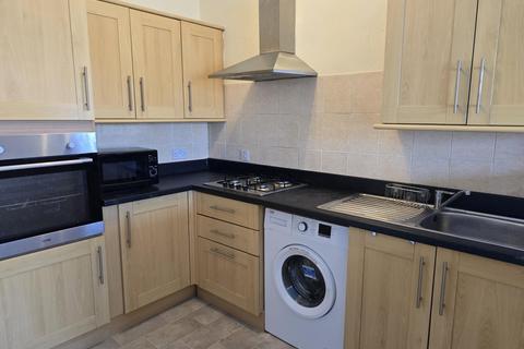 3 bedroom flat to rent, Park Hall Road, London, SE21