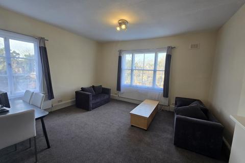 3 bedroom flat to rent, Park Hall Road, London, SE21