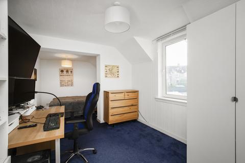 30 Clermiston Crescent, Edinburgh, EH4 7DG