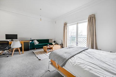 Studio for sale, Milner Square, Islington