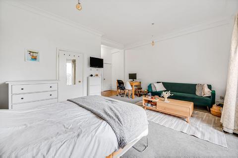 Studio for sale, Milner Square, Islington