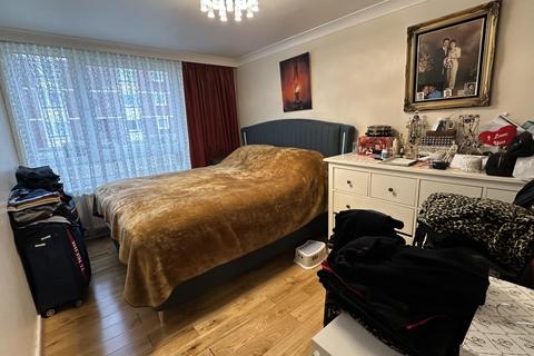 3 bedroom flat to rent, Altair Close, Tottenham, N17