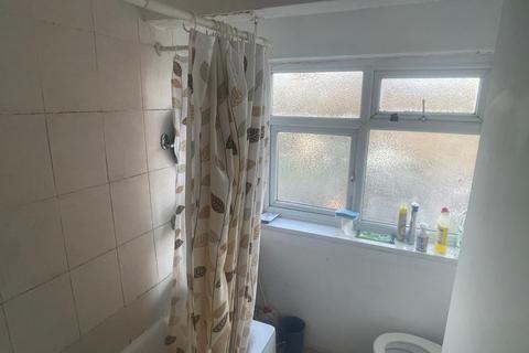 1 bedroom in a house share to rent, Stevenage Road, London E6