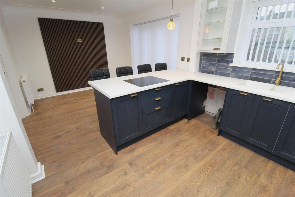 Kitchen5.JPG
