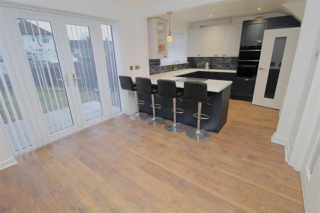 Kitchen2.JPG