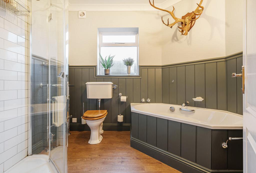 En-Suite Bathroom