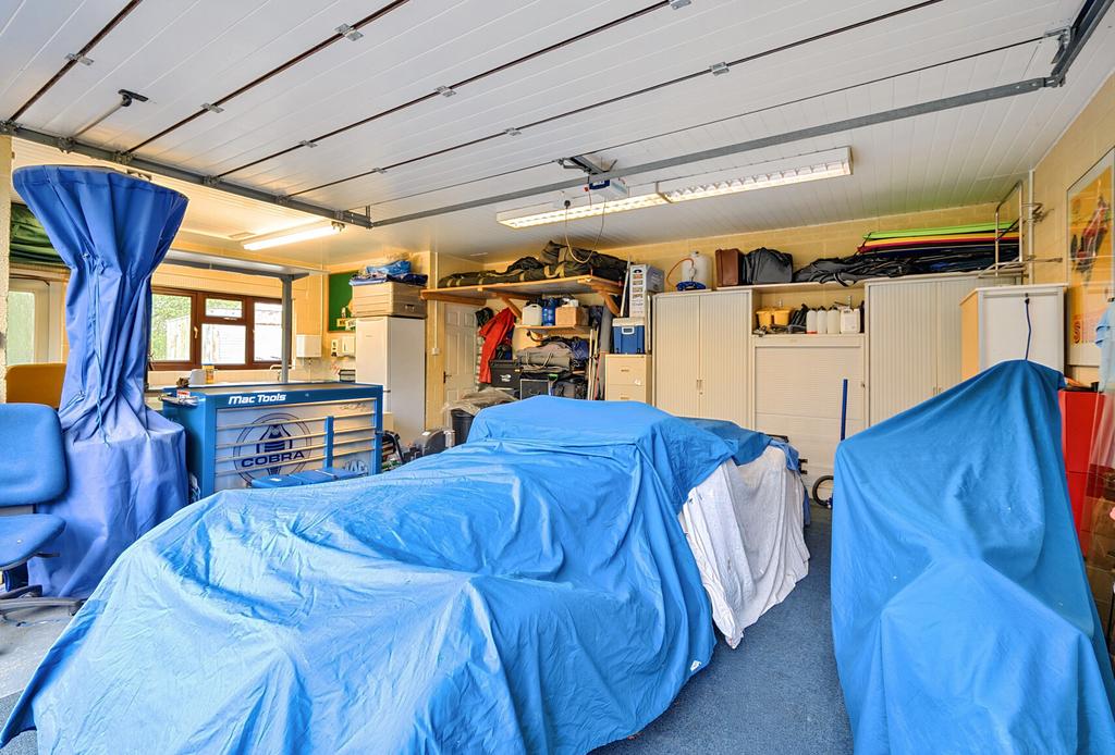 Garage/Workshop