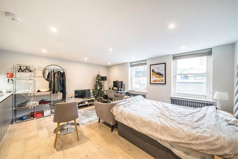 Studio to rent, Goodge Street, London W1T