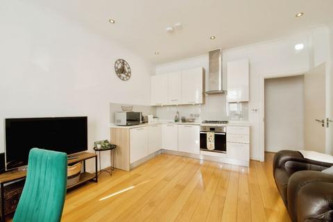 2 bedroom flat for sale, Holders Hill Road, London, NW4