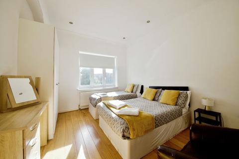 2 bedroom flat for sale, Holders Hill Road, London, NW4