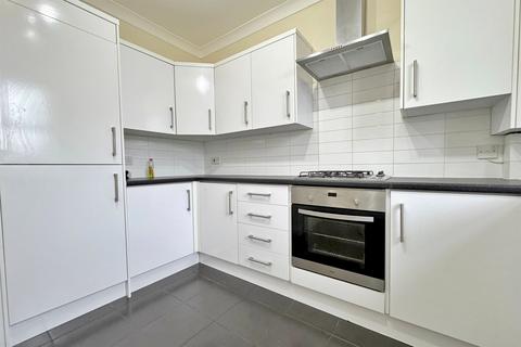 2 bedroom flat to rent, Alum Chine