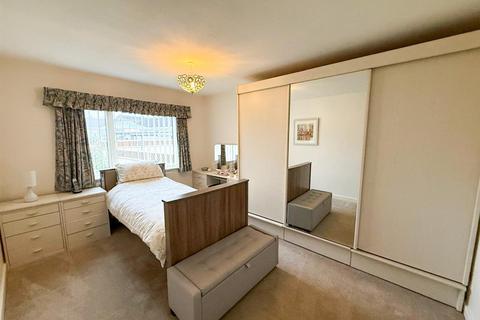 24 Aire Crescent, Cross Hills, Keighley, BD20 7RW