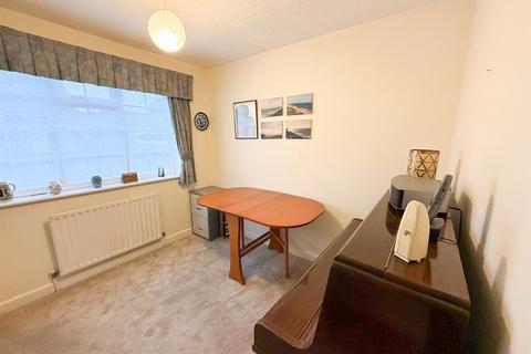 24 Aire Crescent, Cross Hills, Keighley, BD20 7RW