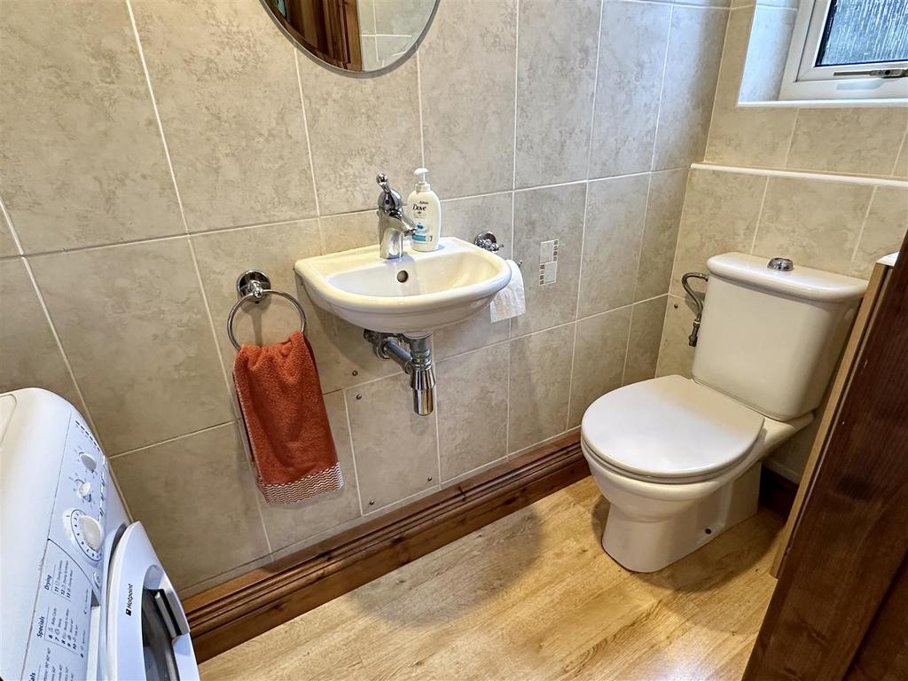 Downstairs wc &amp; utility