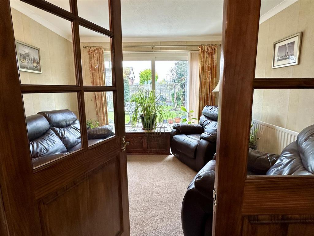 Dining to garden room
