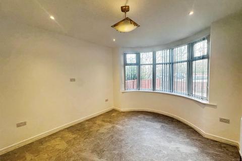 4 bedroom semi-detached house to rent, Crumpsall Lane, Greater Manchester M8