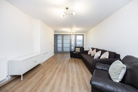 3 bedroom flat to rent, Heron Place, E16